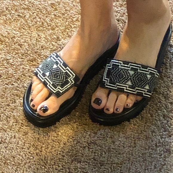 Donald J. Pliner | Shoes | Donald Pliner Fifi Sandals | Poshmark